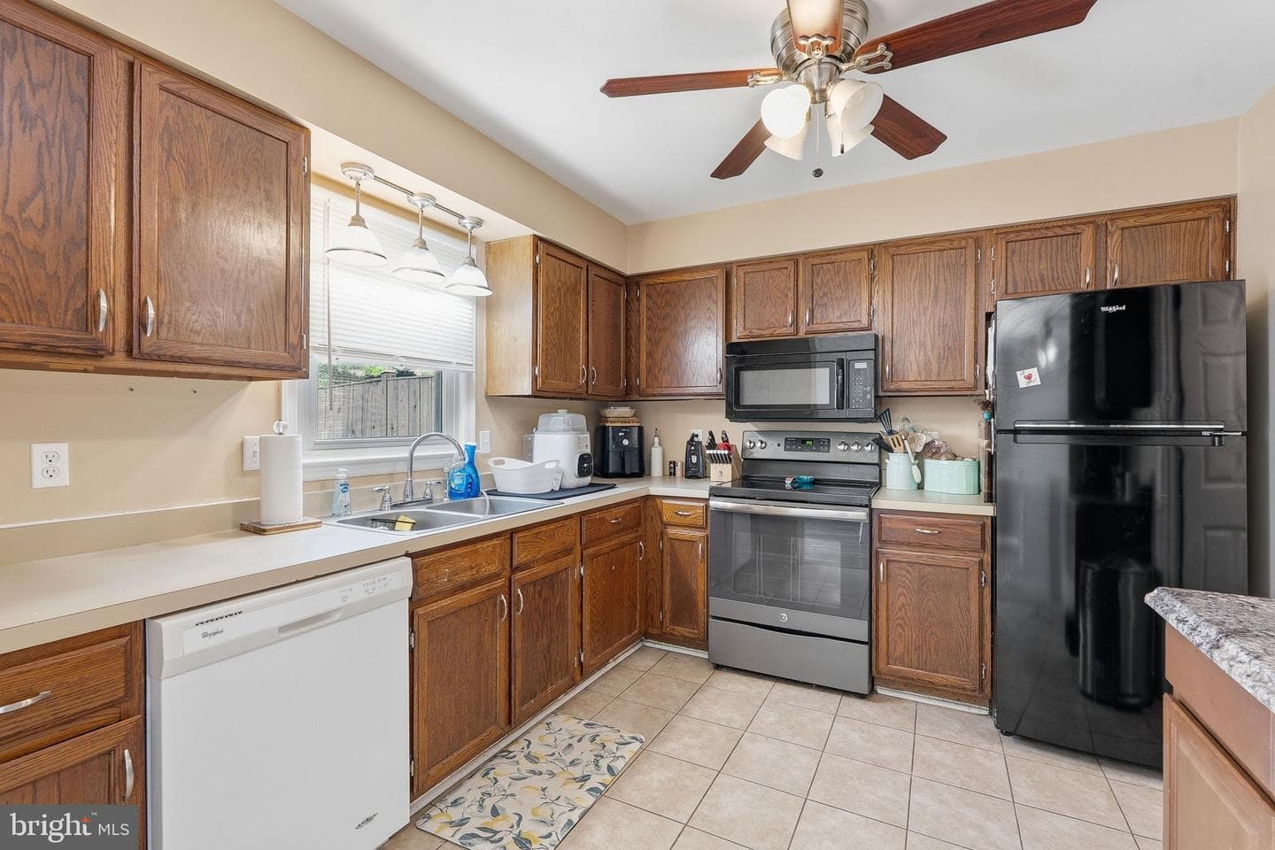 405 Forest Court photo 4