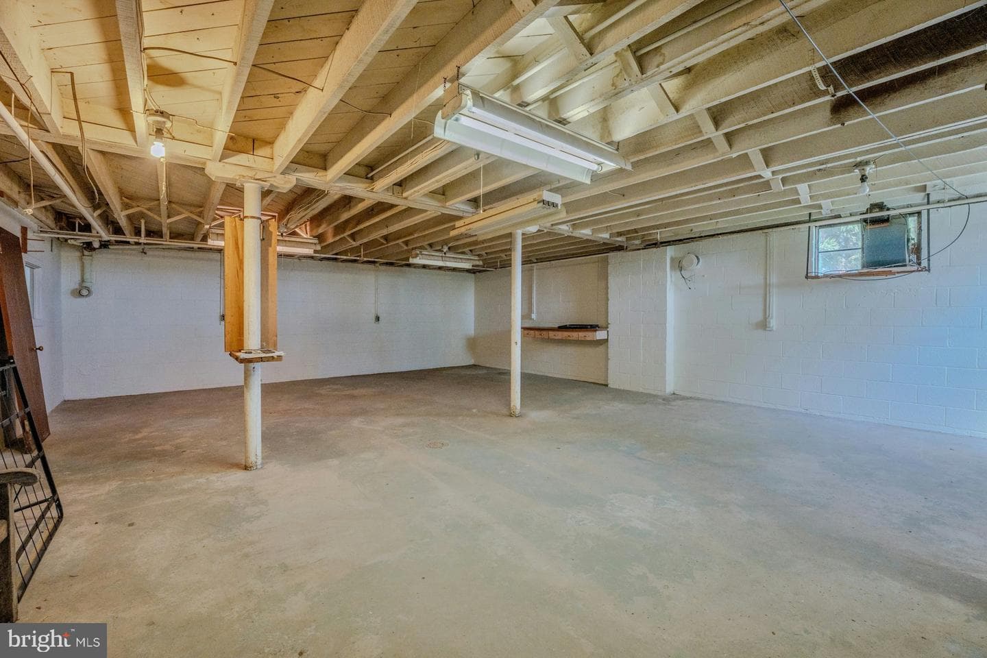221 Mockingbird Lane photo 36