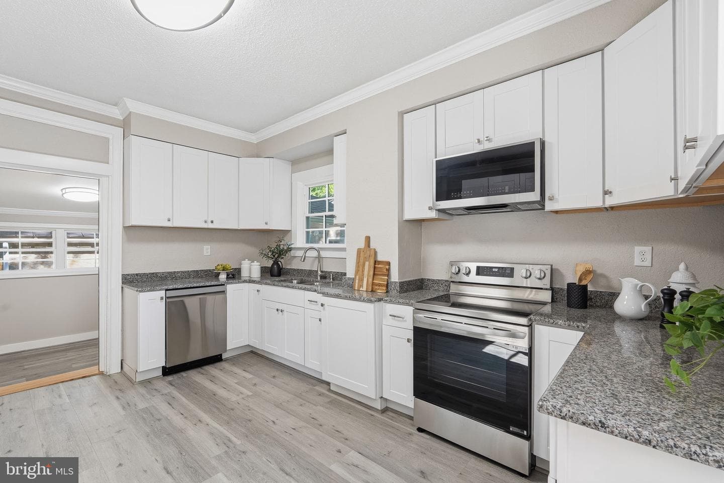 105 E Washington Street photo 6