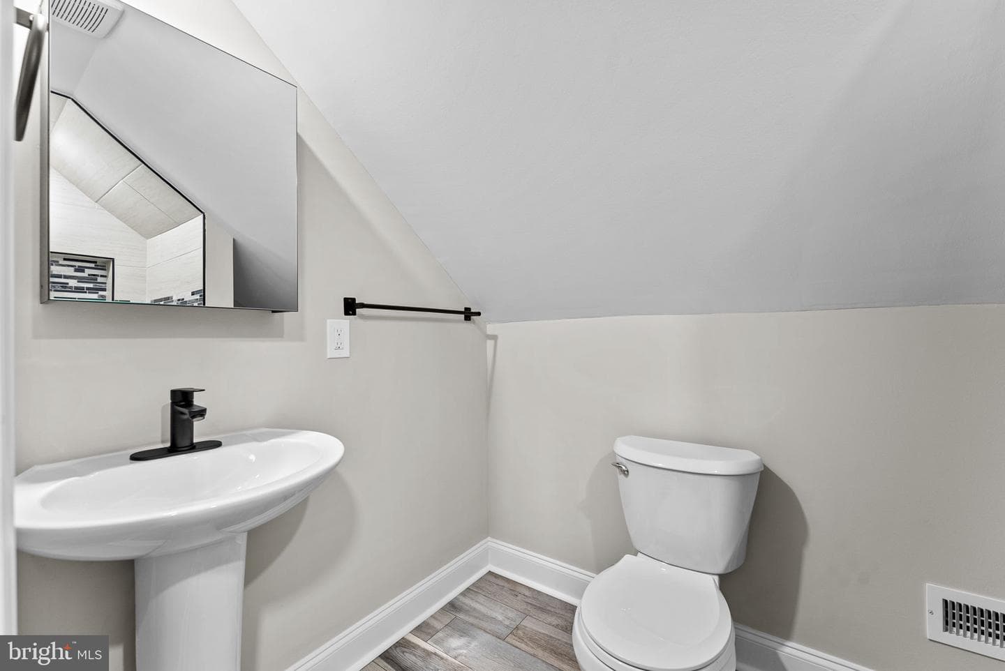 264 Monroe Street photo 33