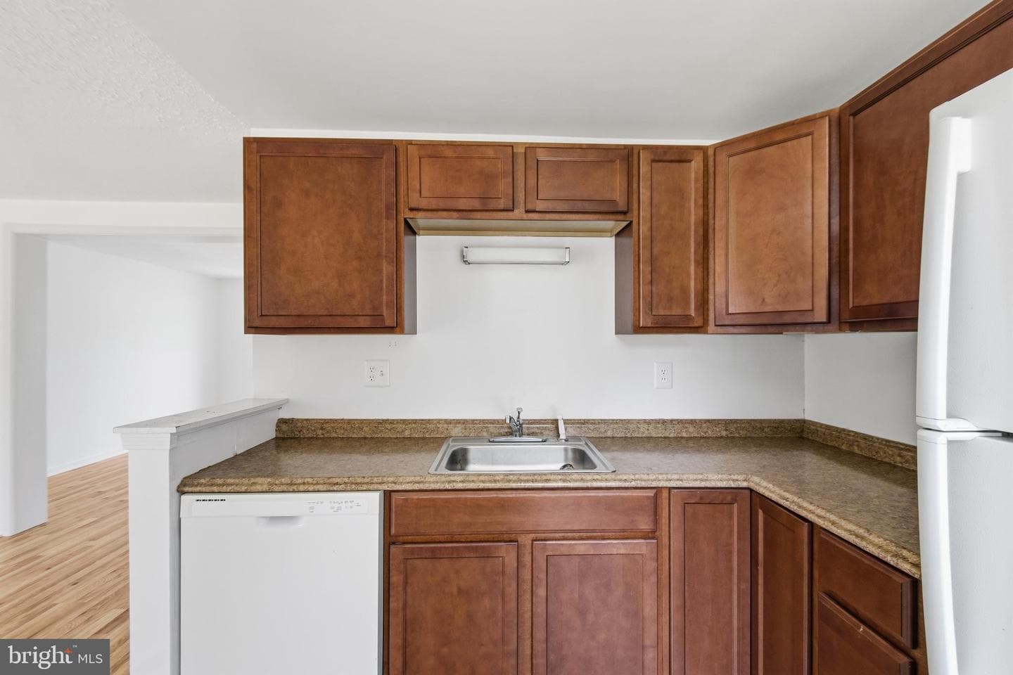 Oak Leaf Court photo 11