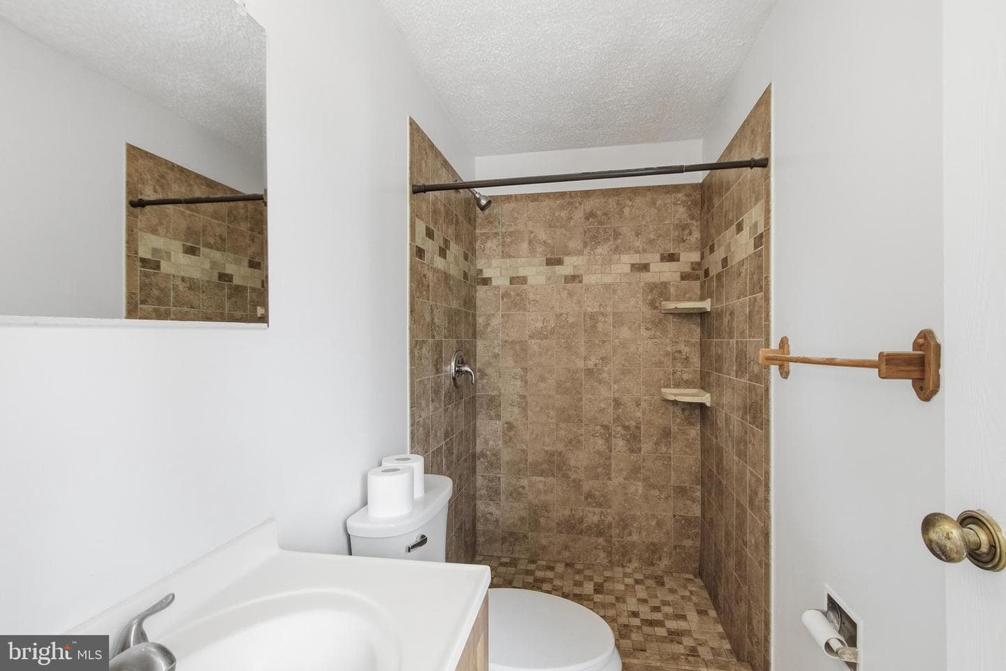 Oak Leaf Court photo 22