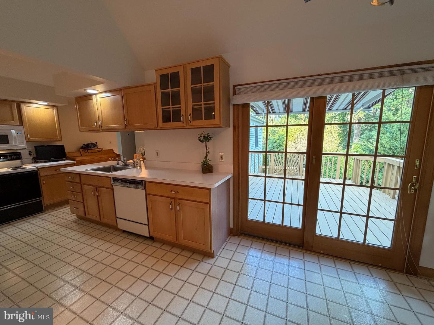 7386 Stuart photo 9