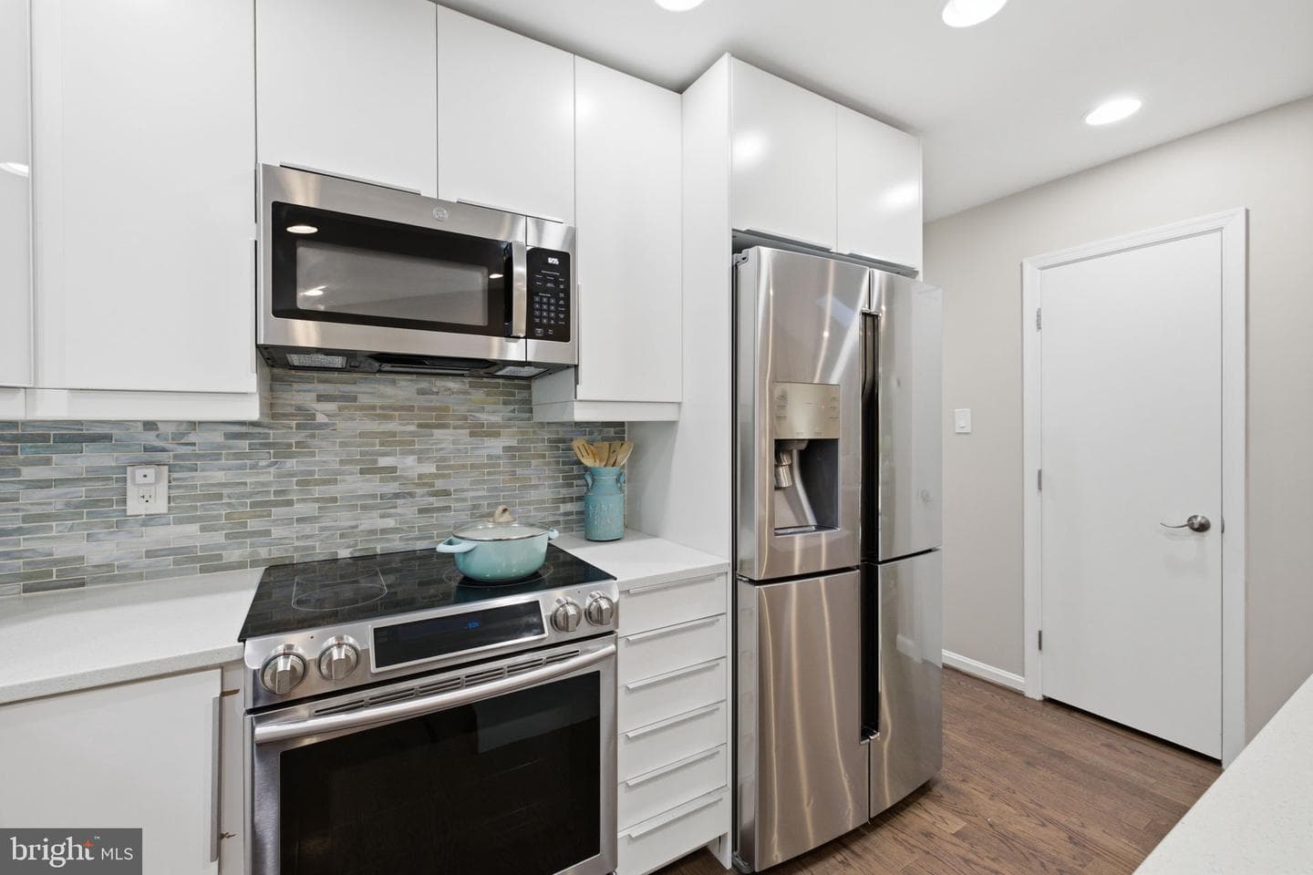 7371 Crown Lane photo 4