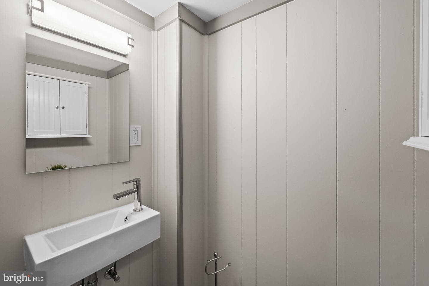 210 Leeds Court E photo 18