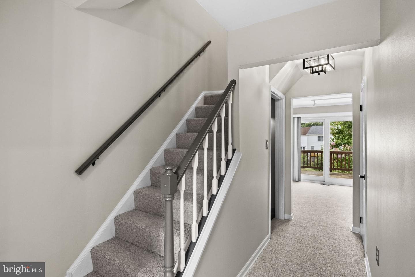 210 Leeds Court E photo 19