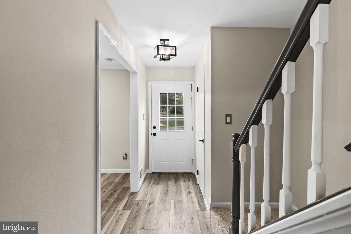 210 Leeds Court E photo 5