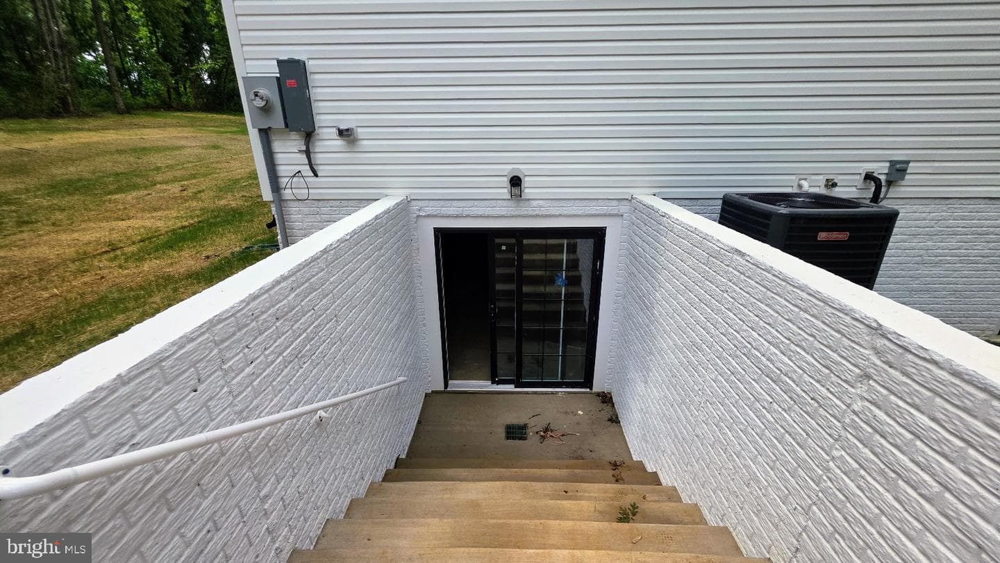 8415 Bens Lane photo 32