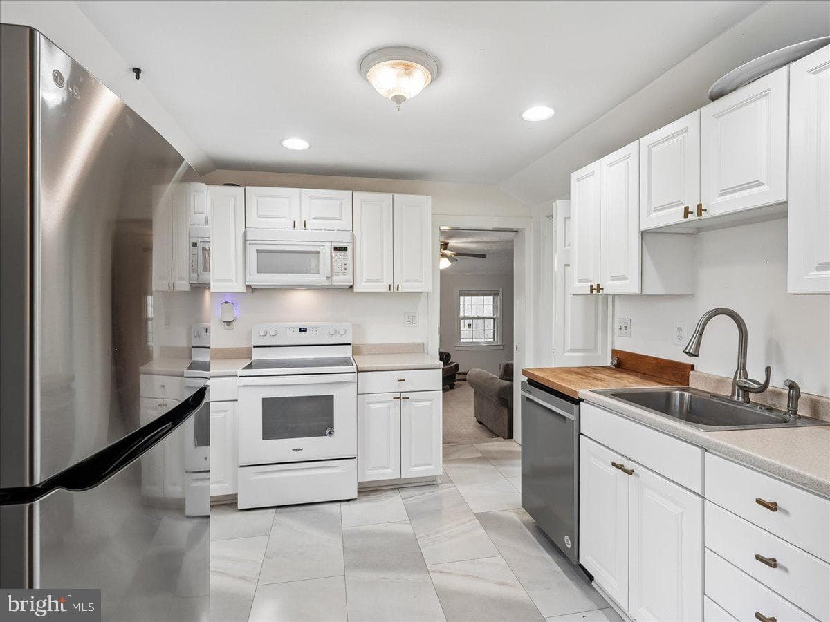 4247 Warren Street photo 10
