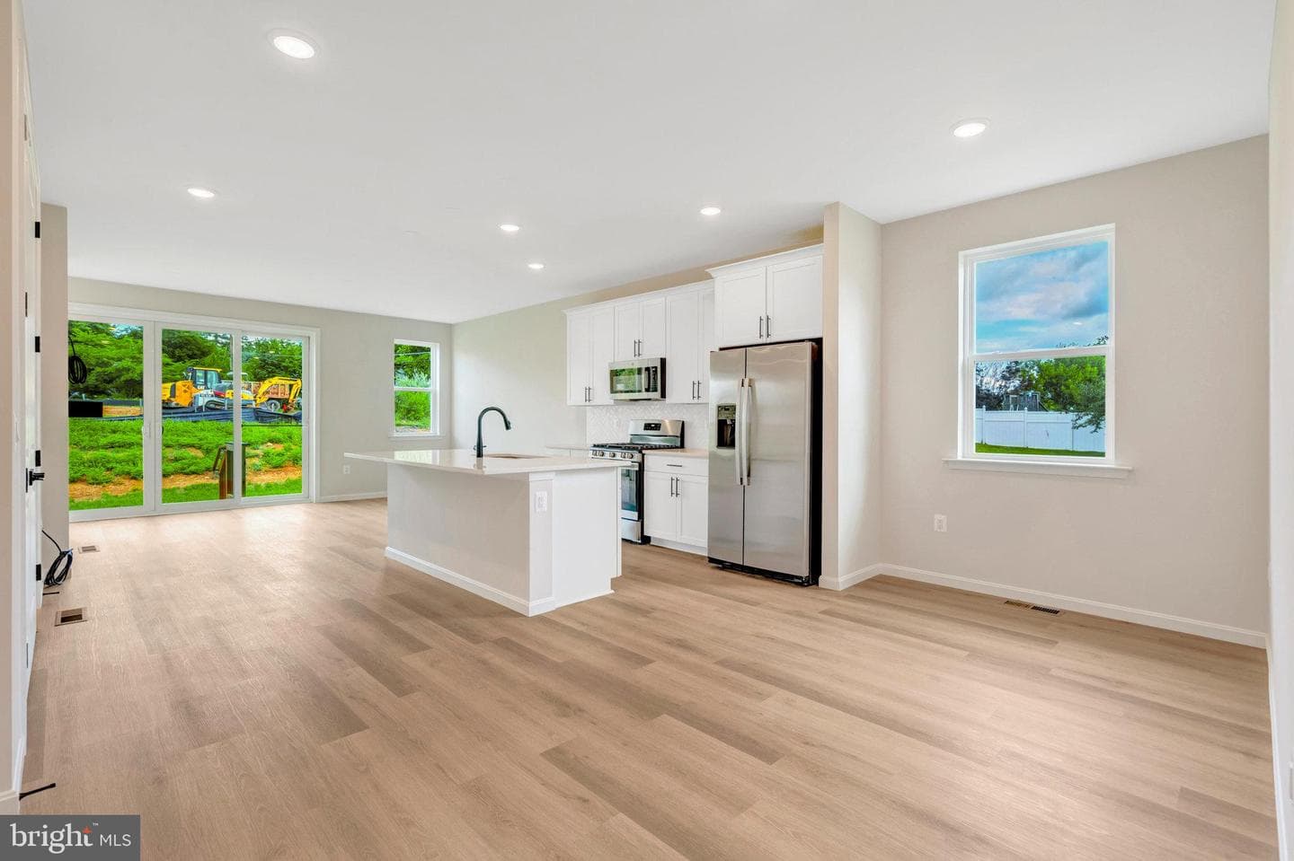 100 Midsummer Lane photo 12