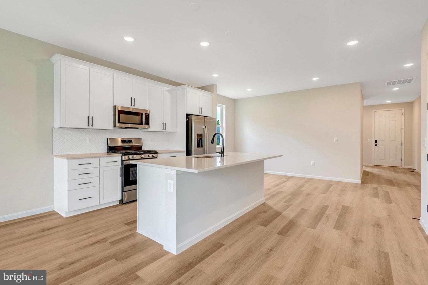100 Midsummer Lane photo 16