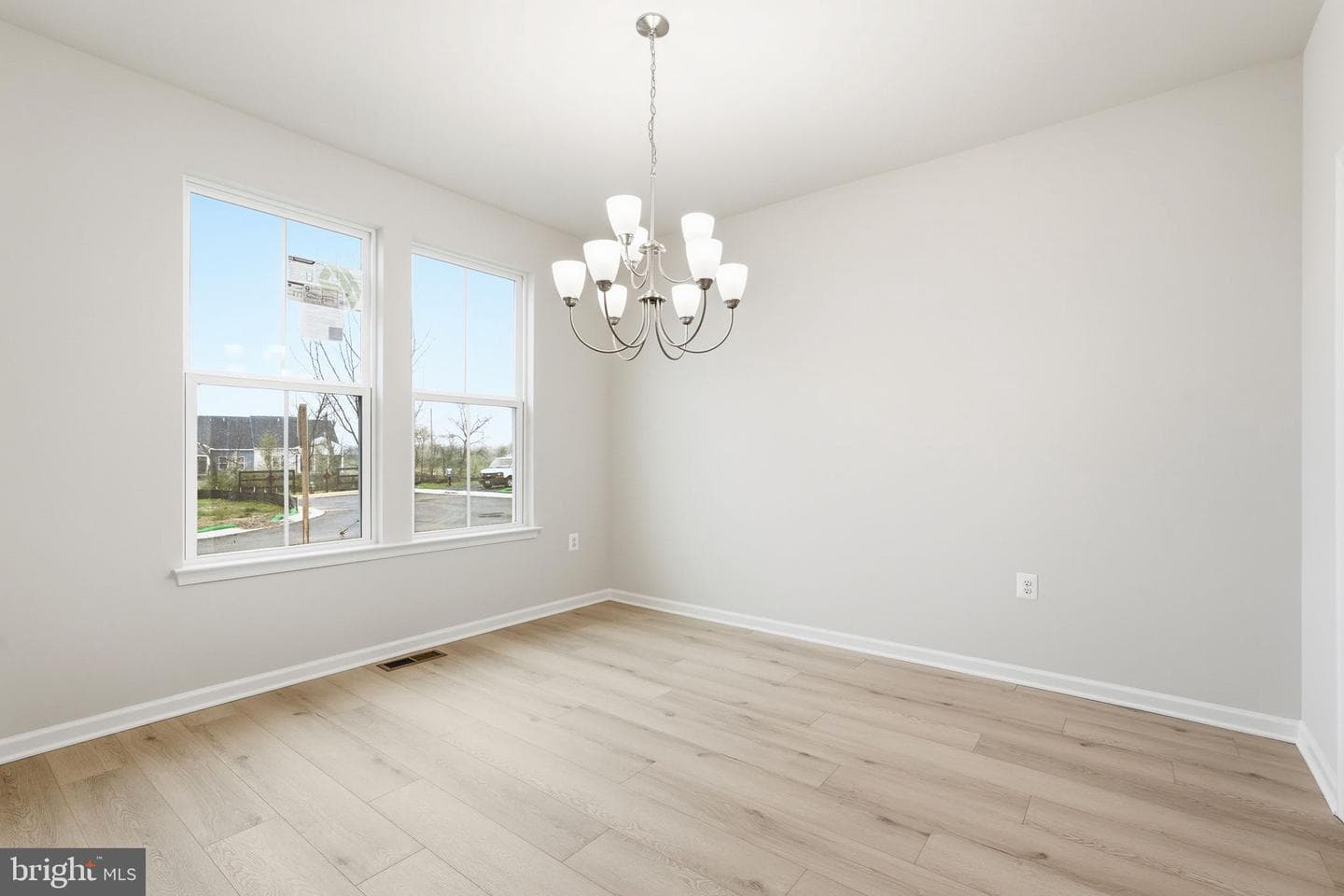 110 Lawford Way photo 11