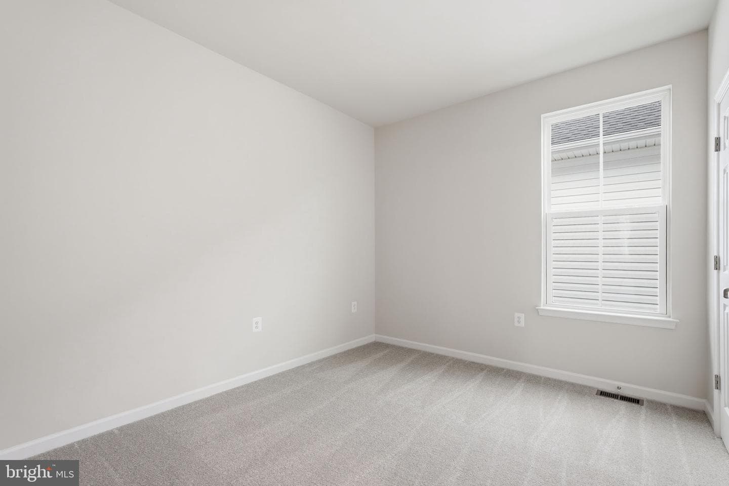 110 Lawford Way photo 13