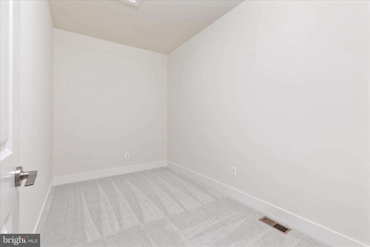 114 Heyford Drive photo 34