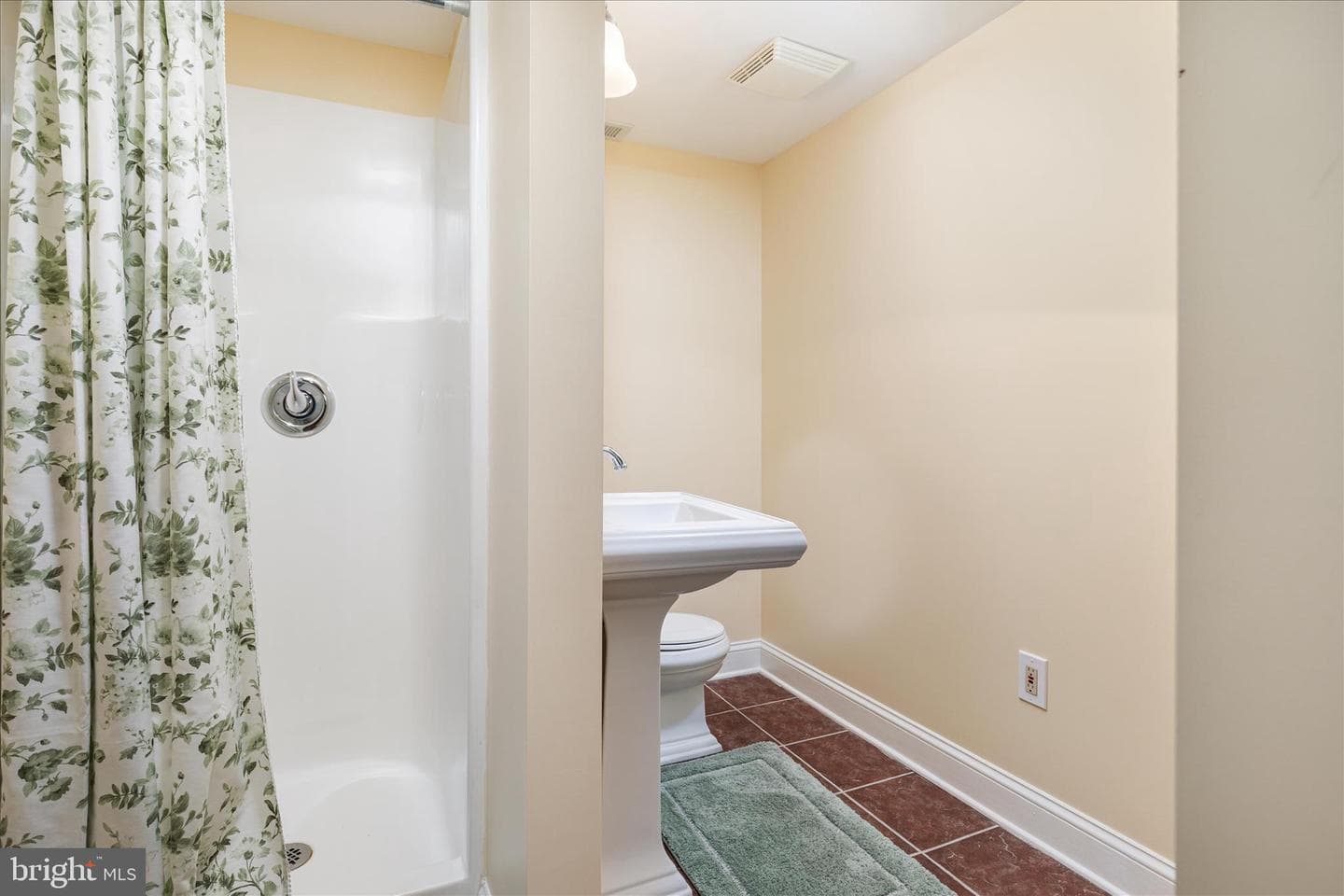 105 Barnston Court photo 41