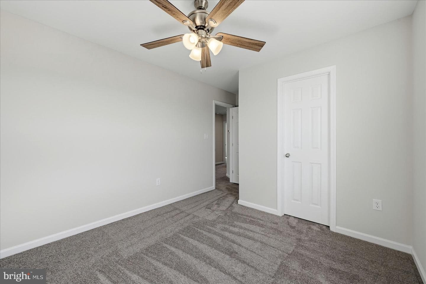 619 Farmington Boulevard photo 34
