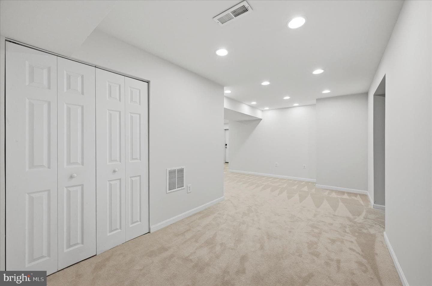 300 Clydesdale Drive photo 42