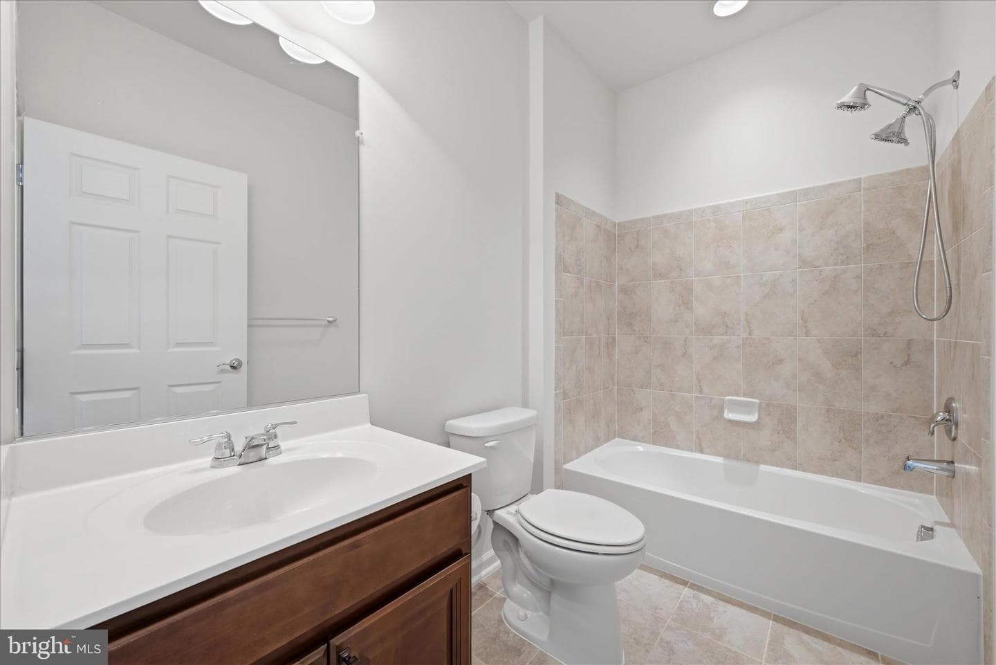 121 Hayvenhurst Court photo 17