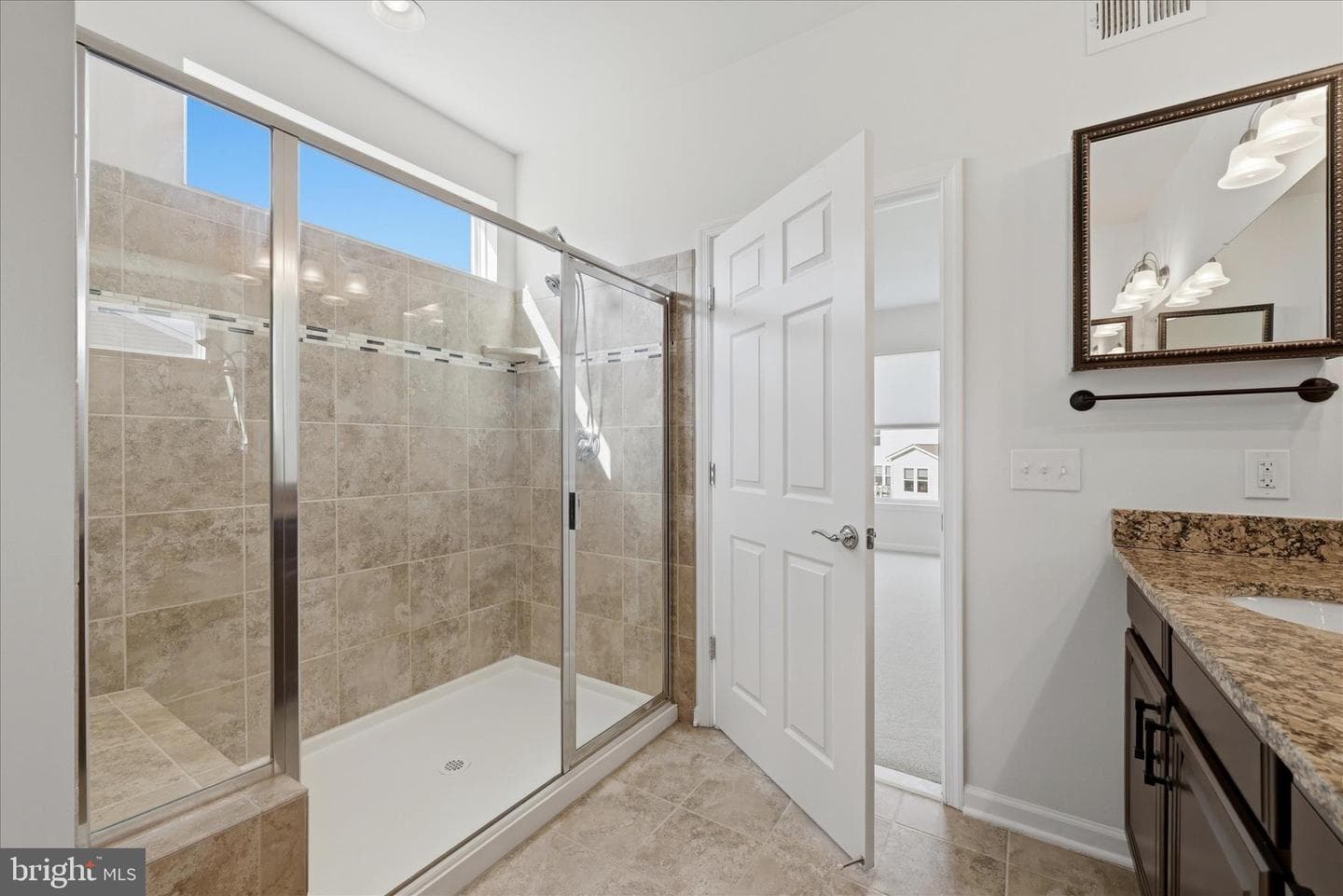 121 Hayvenhurst Court photo 25
