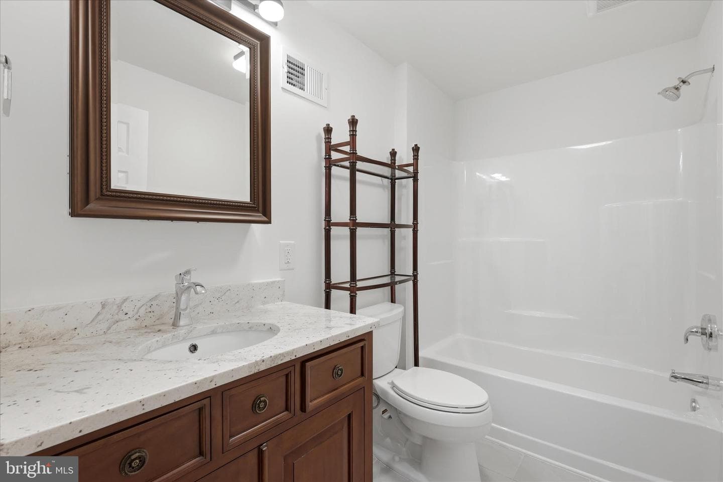 121 Hayvenhurst Court photo 31