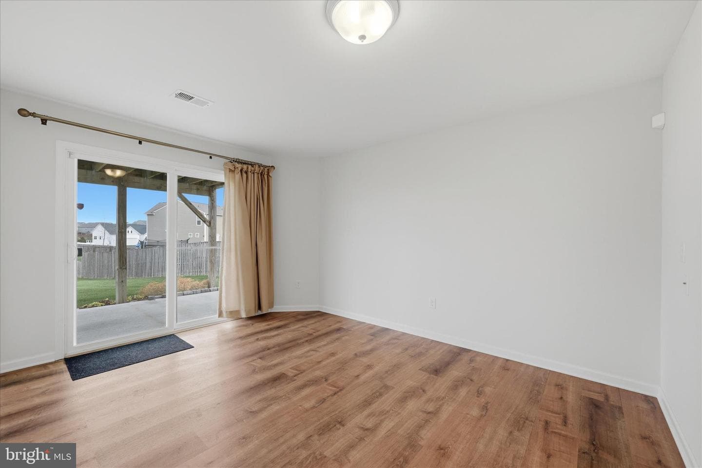121 Hayvenhurst Court photo 34