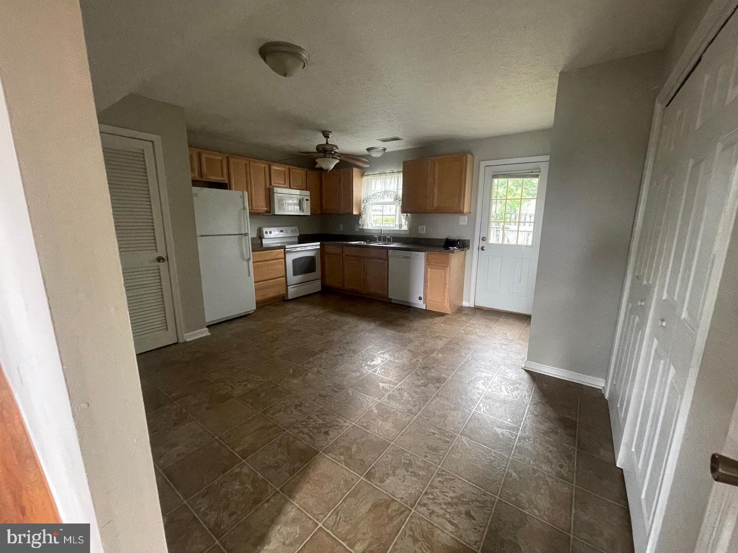 136 Parkside Drive photo 6