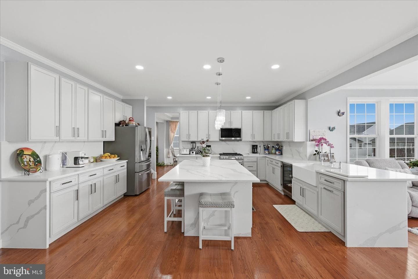 107 Paris Court photo 15