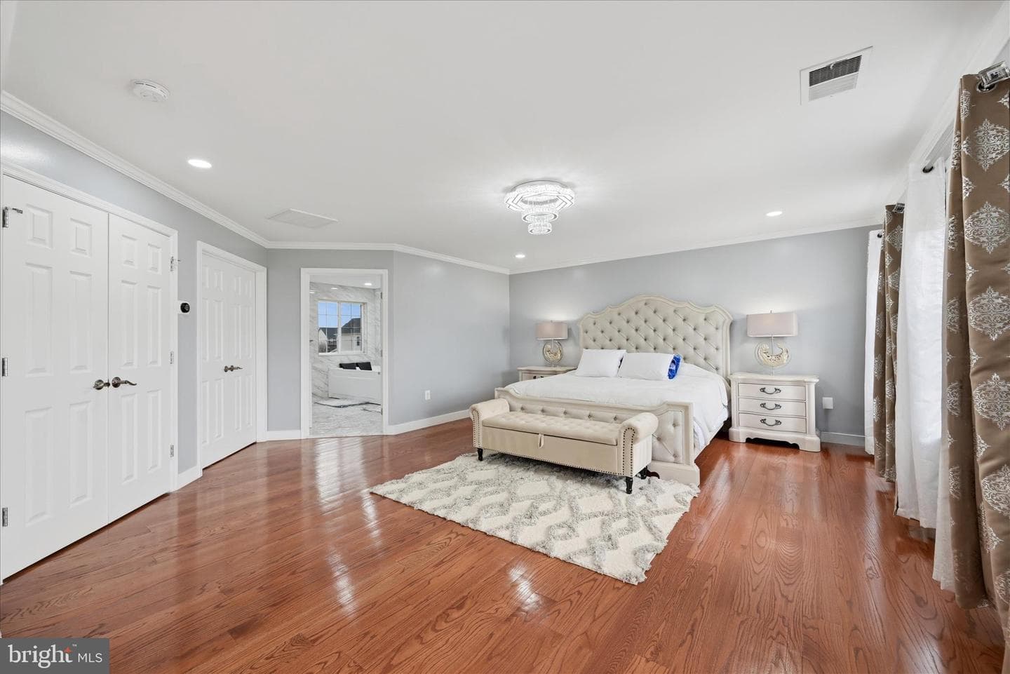 107 Paris Court photo 30