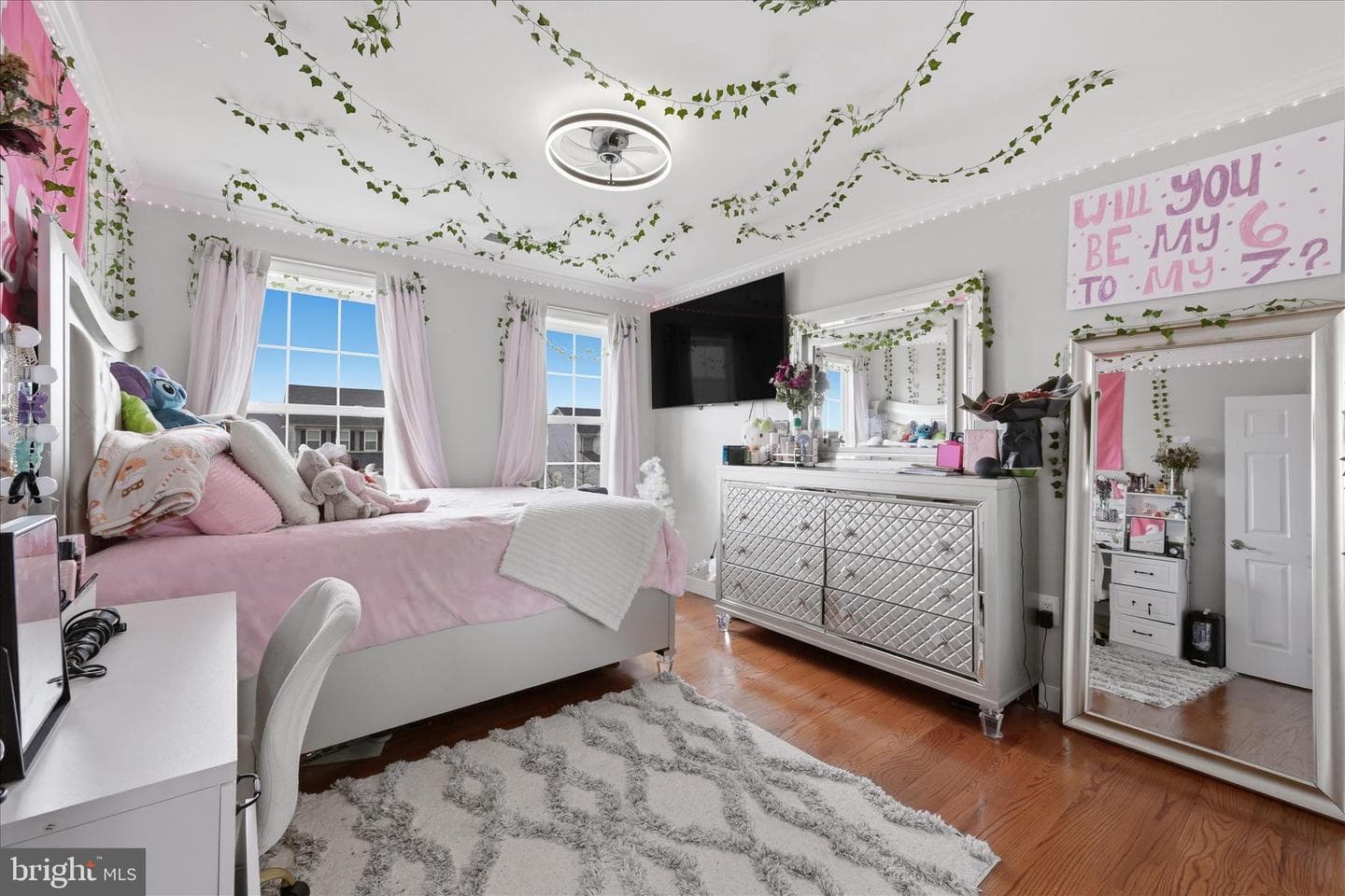 107 Paris Court photo 41