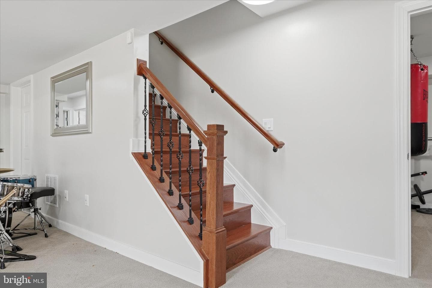 107 Paris Court photo 44