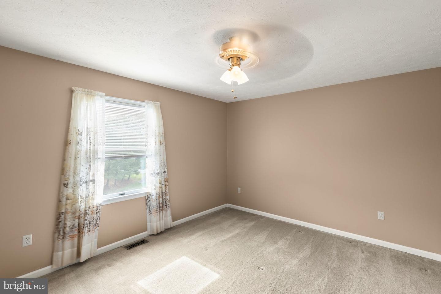 105 Lakewood photo 11