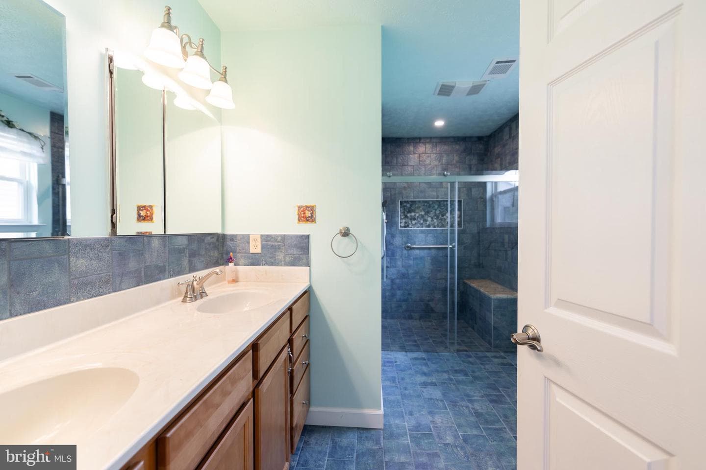 200 Crestwood Lane photo 22