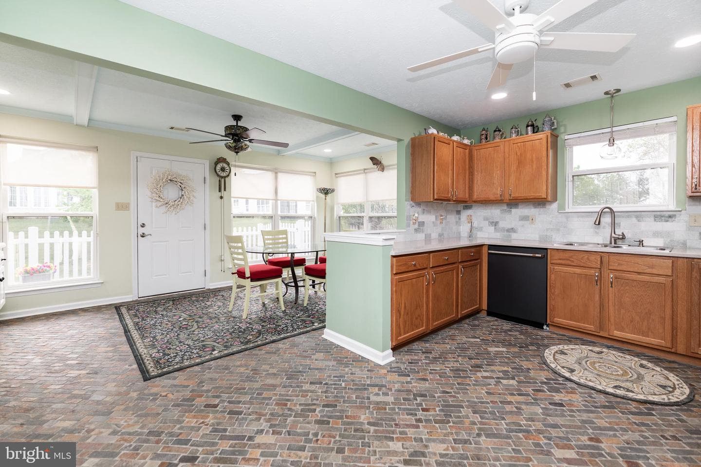 200 Crestwood Lane photo 9