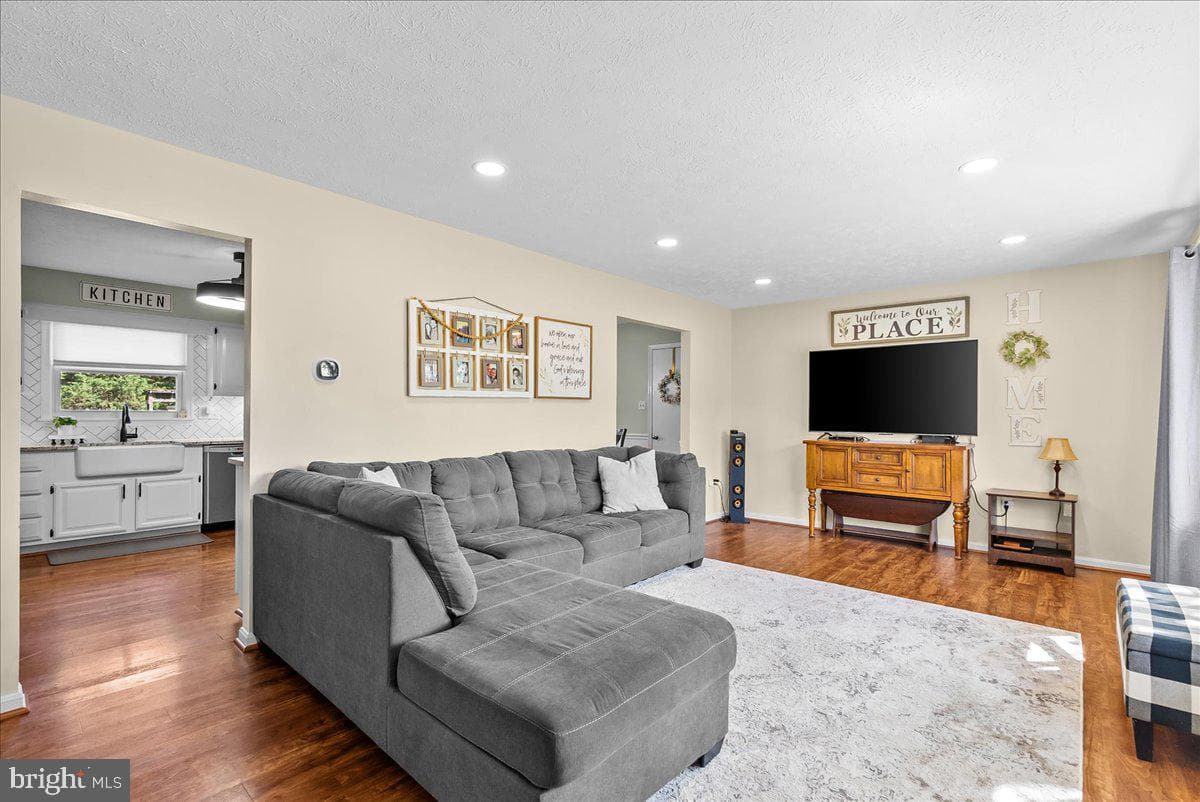 108 Wythe Avenue photo 2