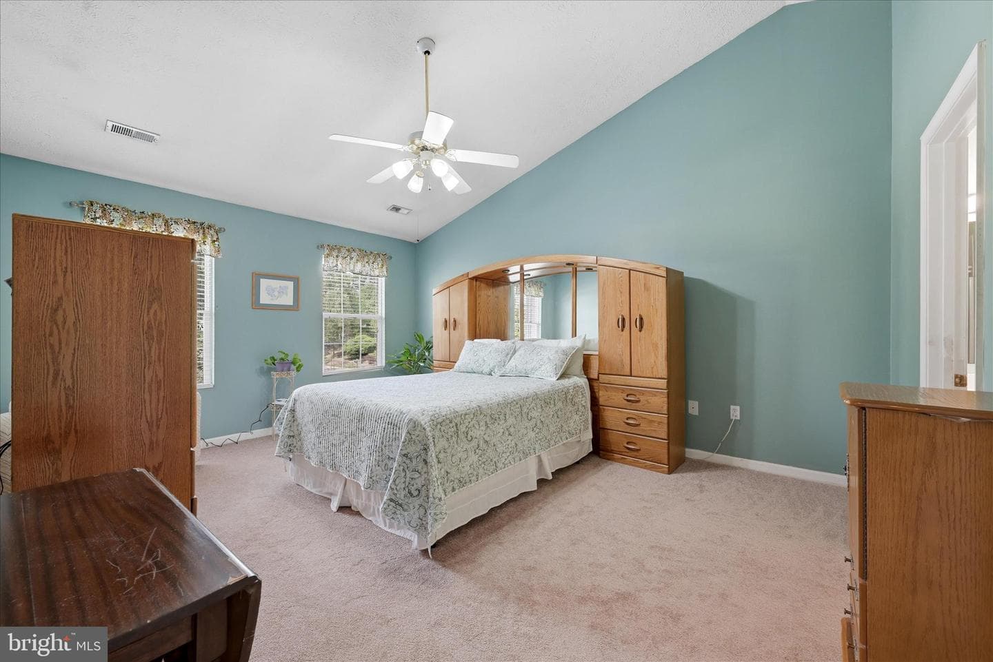 126 Churchill photo 21