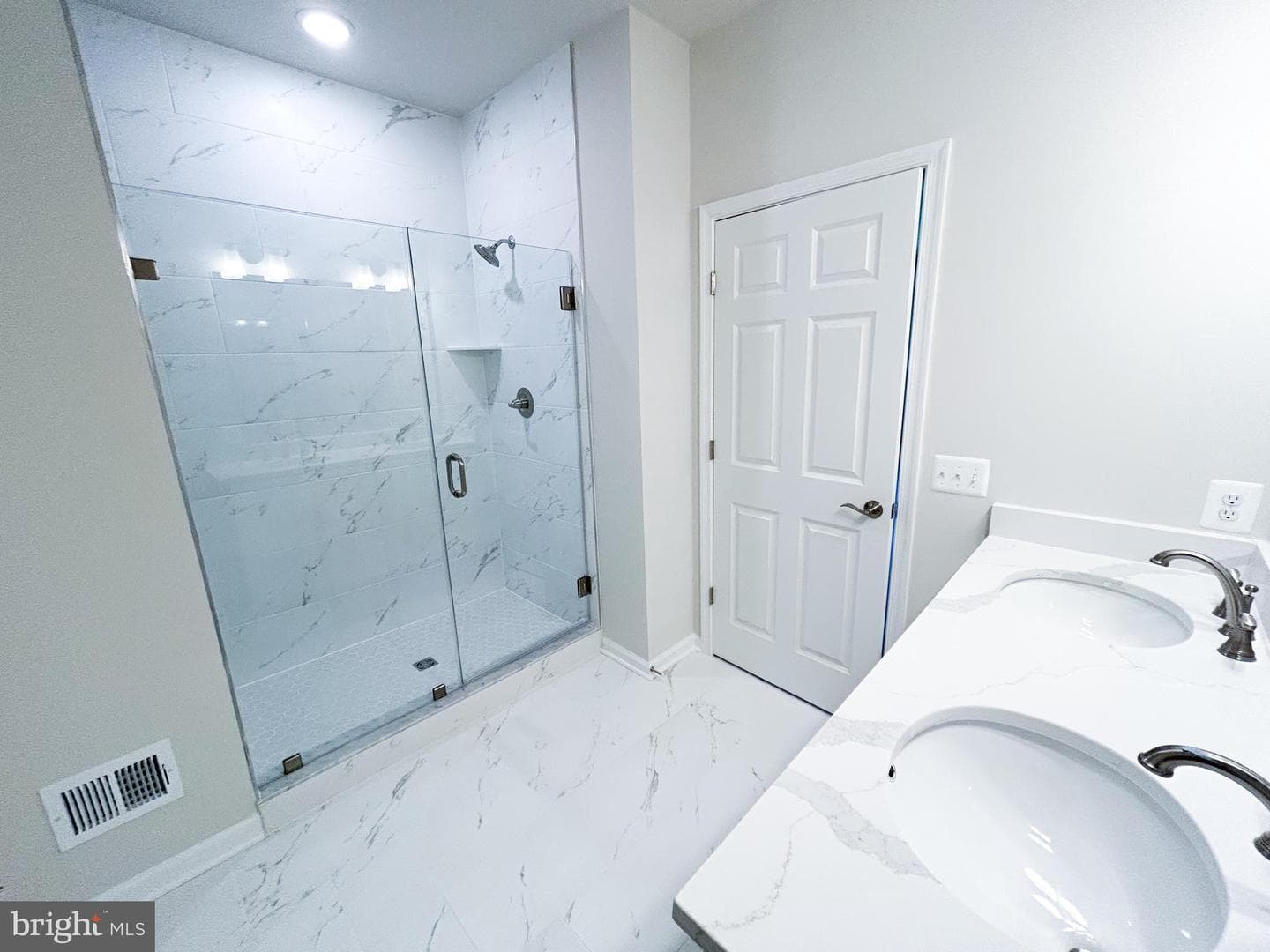 111 Heirloom Way photo 8