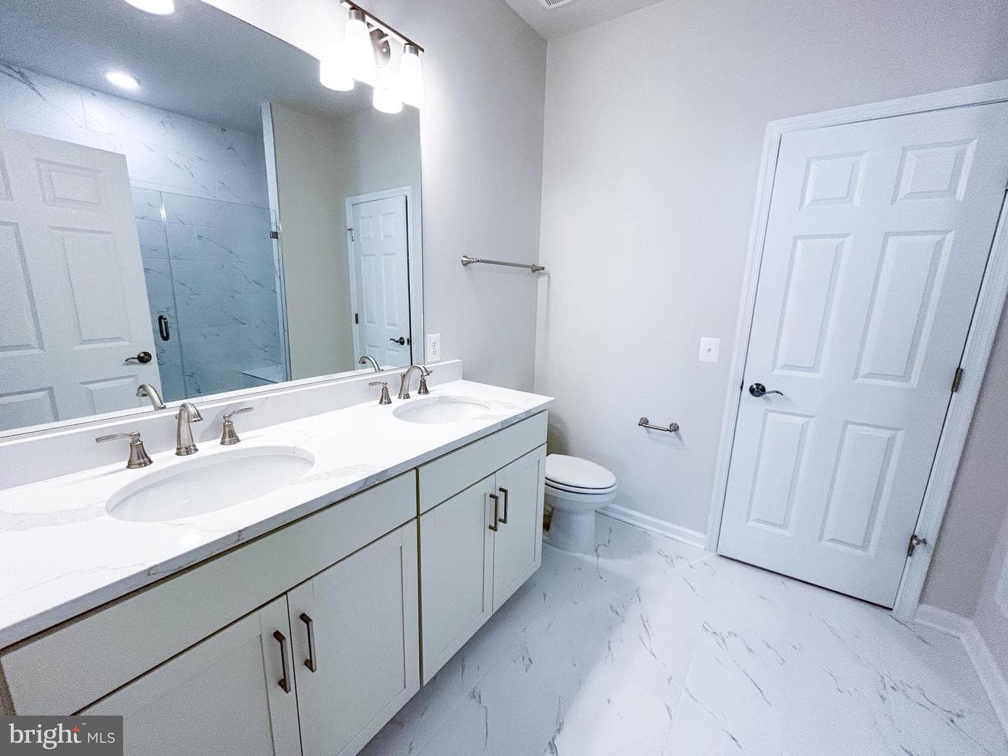111 Heirloom Way photo 9