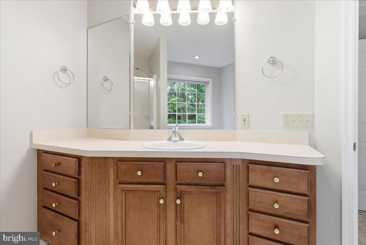 120 First Manassas Place photo 37
