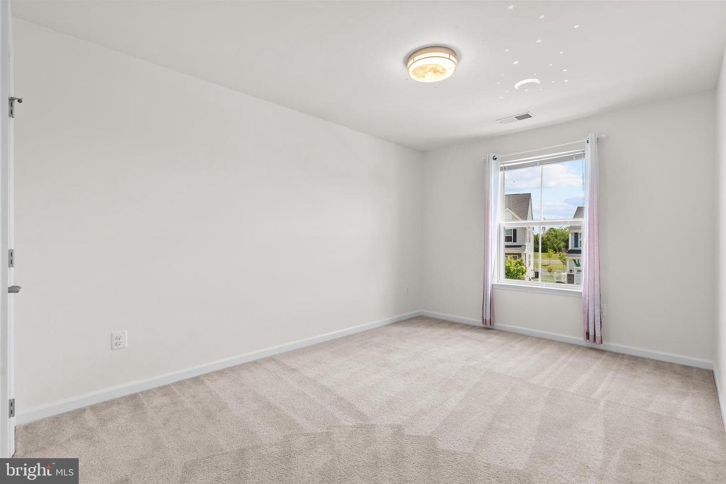 109 Emperor Drive photo 32