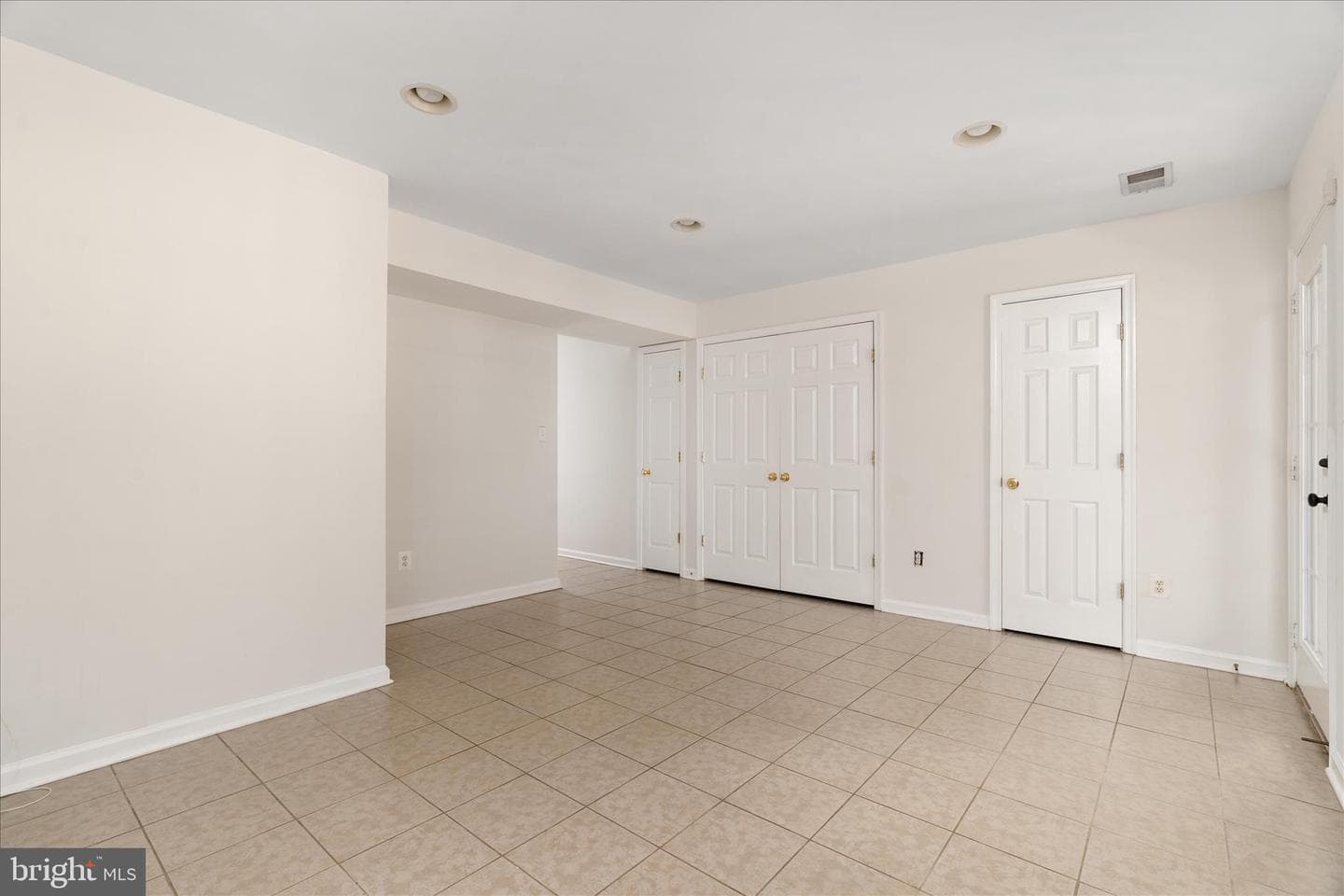 509 Hamilton Court photo 6