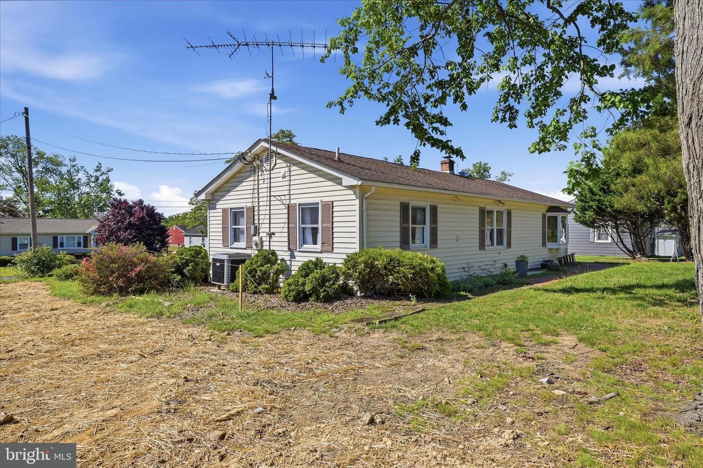 114 Harrison Lane photo 33