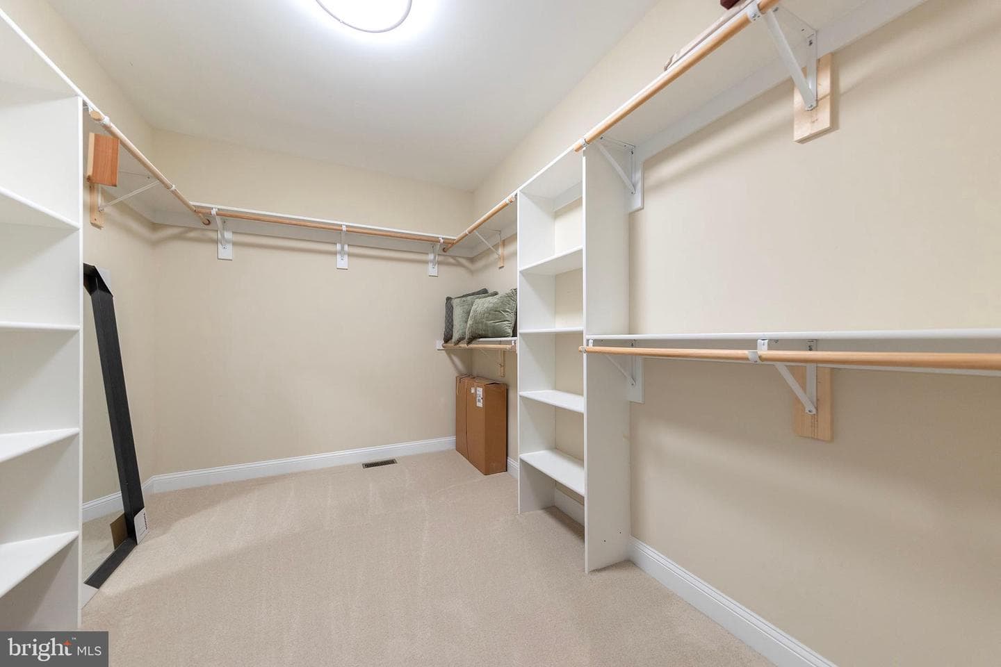 135 Kinross Drive photo 23