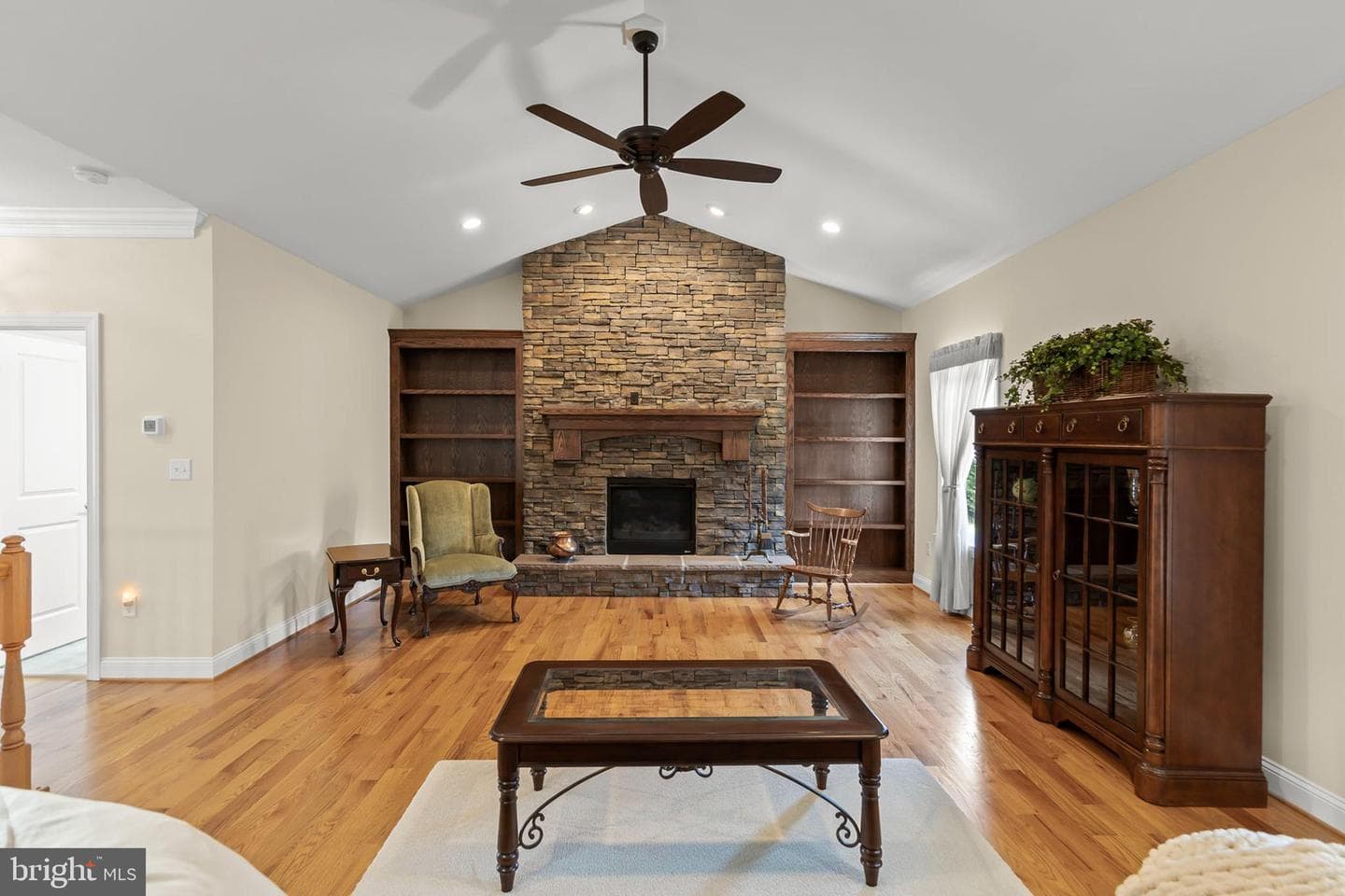 135 Kinross Drive photo 5