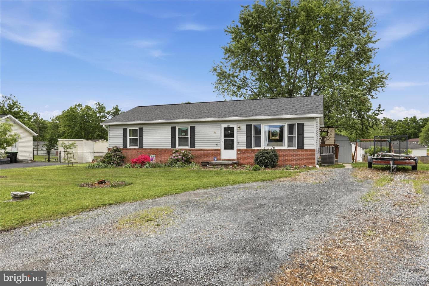 106 Lakeview Court photo 2