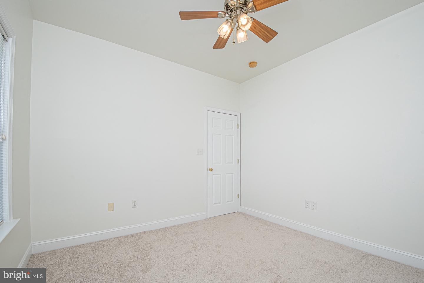 121 Travis Court photo 26