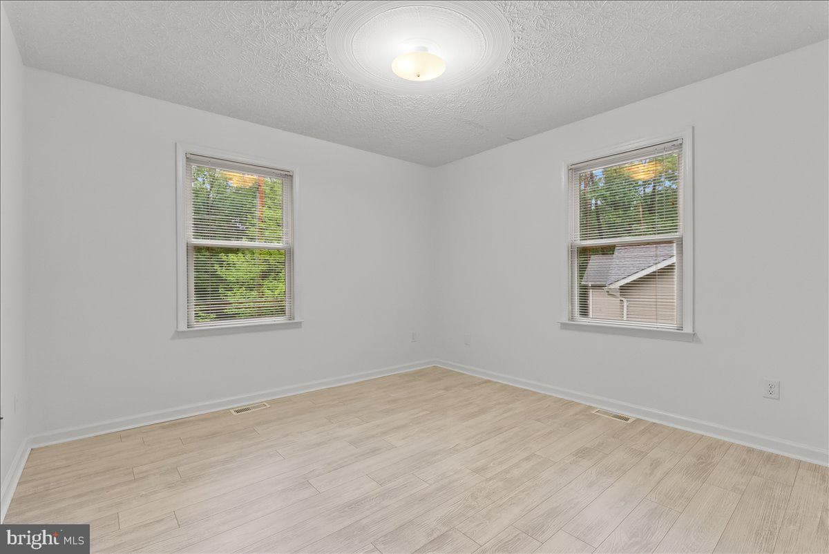 100 Woodlands Lane photo 29