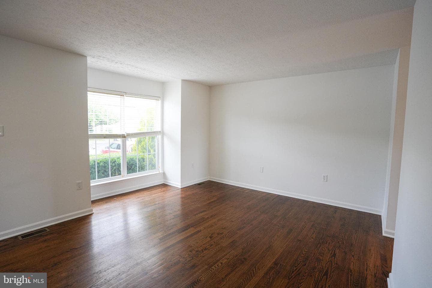 218 Stratford Drive photo 5