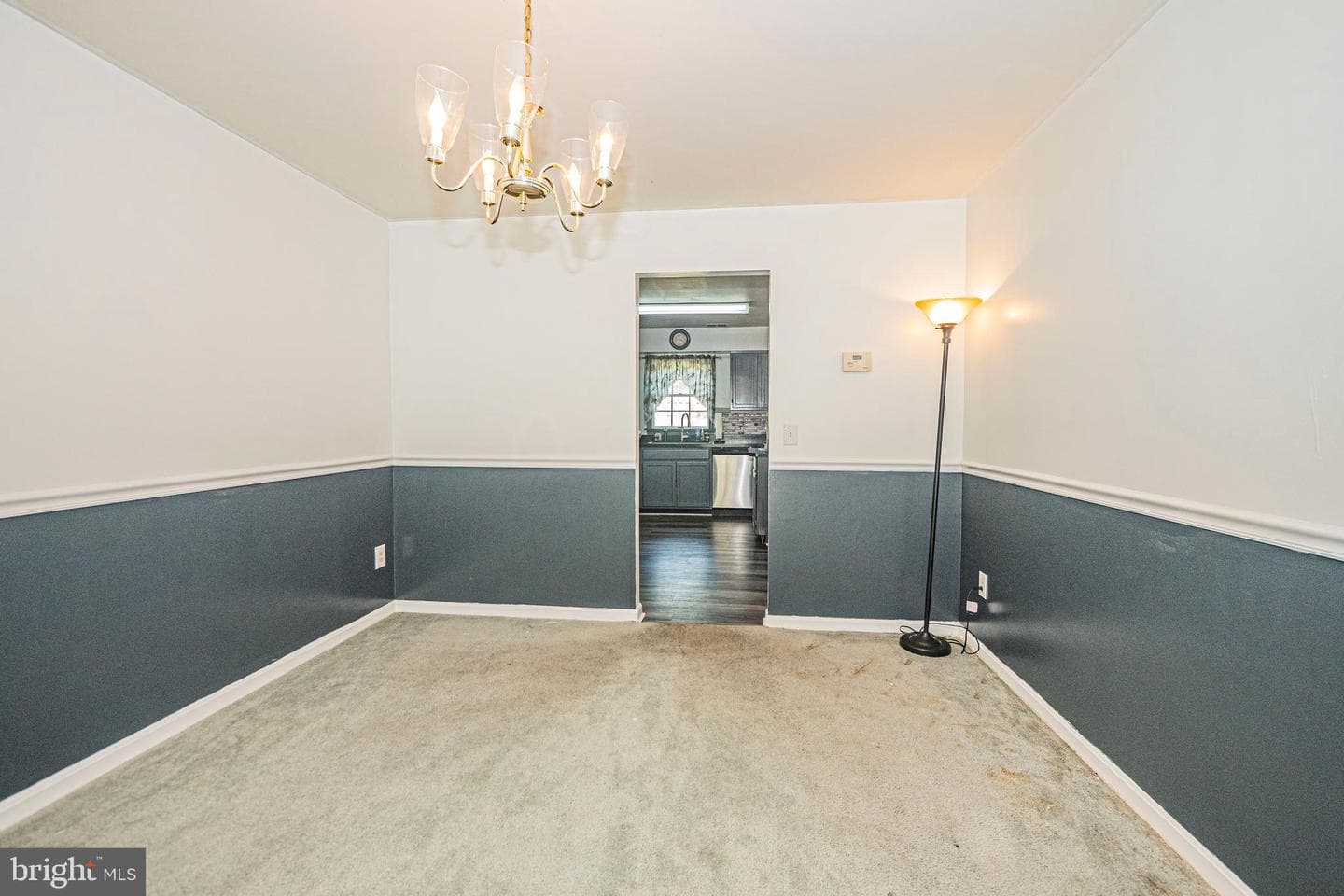 123 Etnam Street photo 4