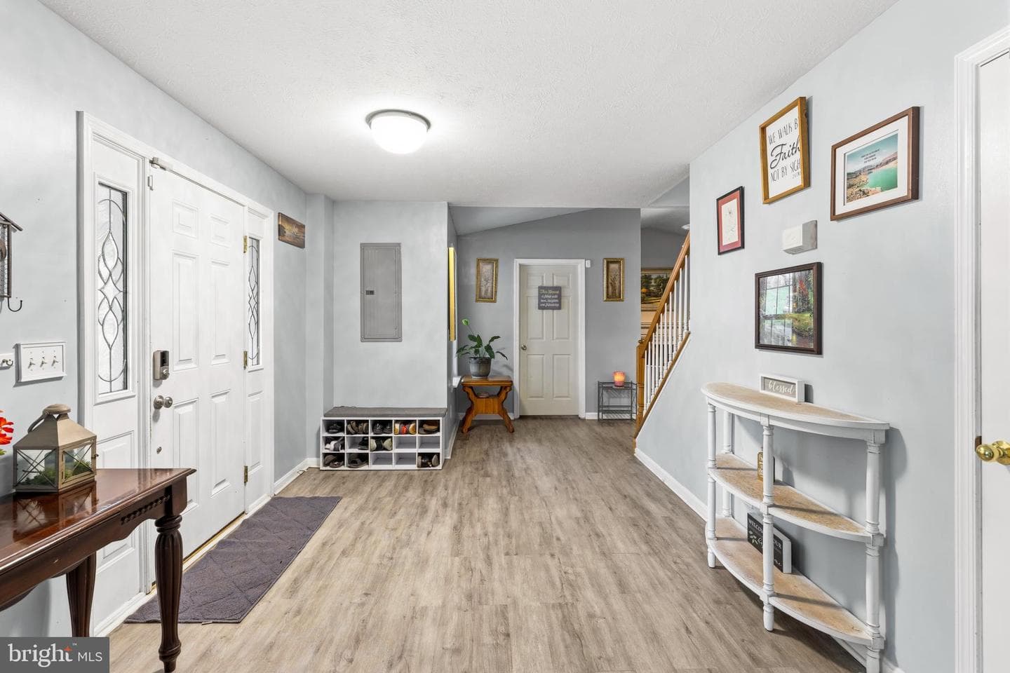 900 Enfield Drive photo 17