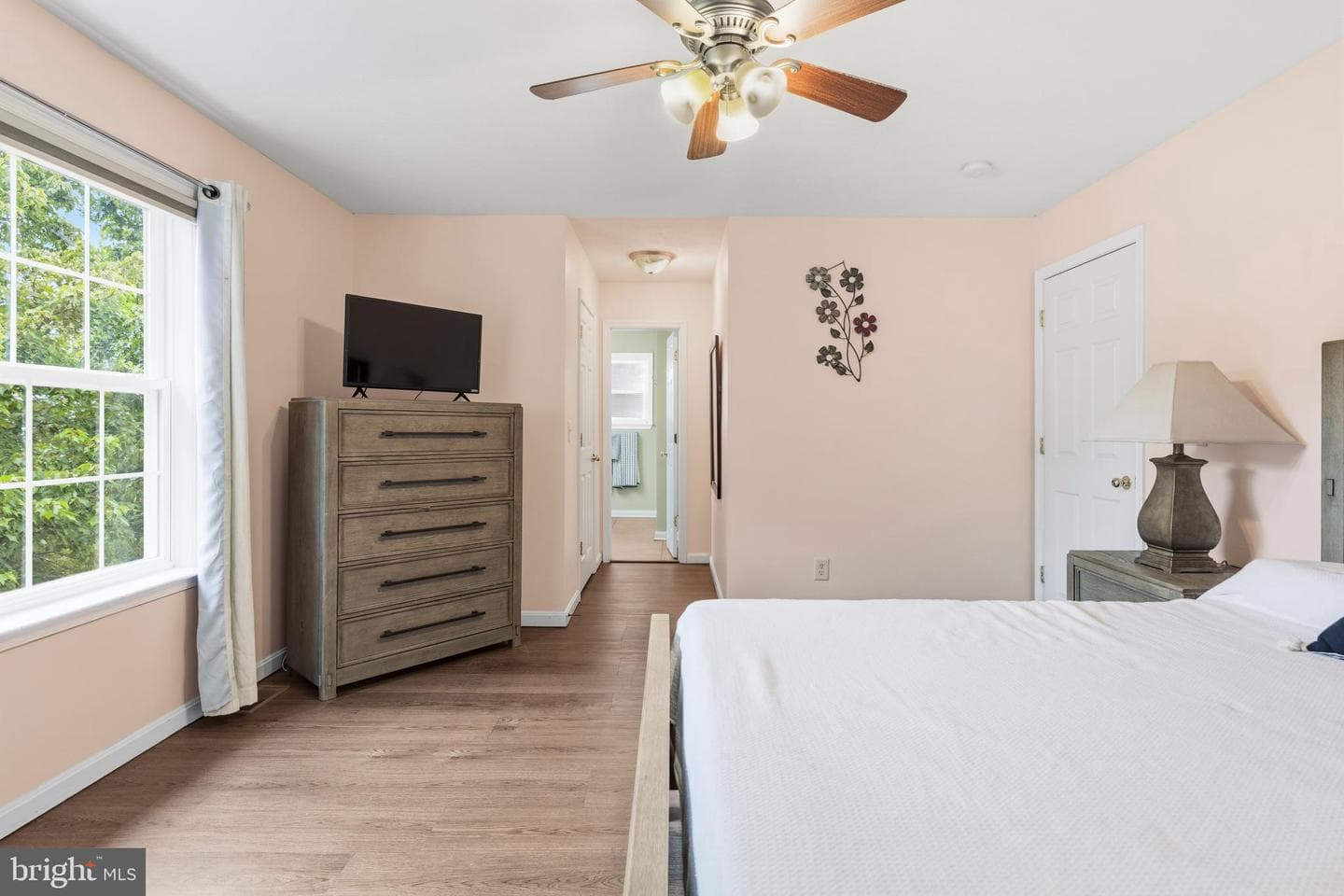 900 Enfield Drive photo 23